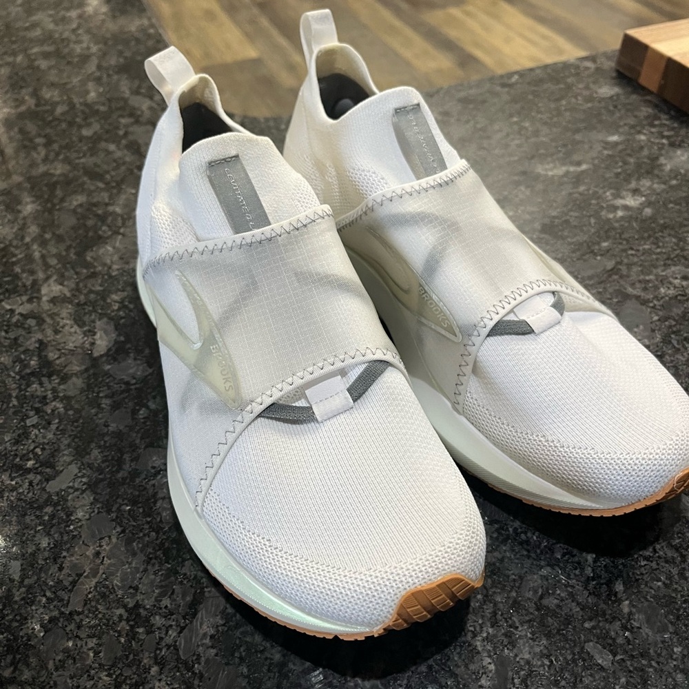 Brooks White Limited Edition Levitate Breathable Casual Slip-On Sneakers Size 10